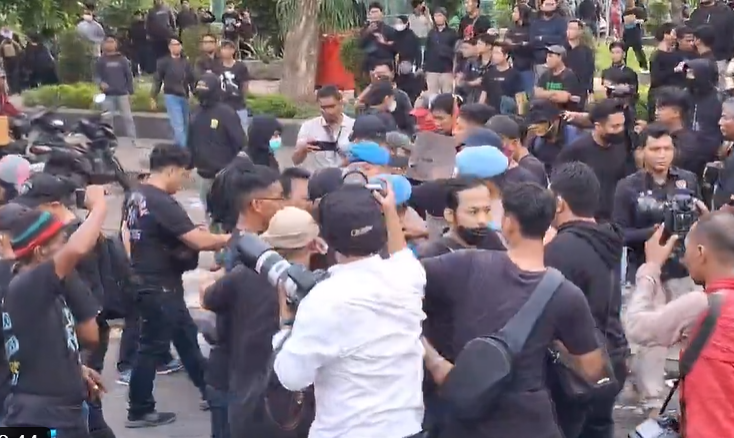 Soroti Intimidasi Terhadap Jurnalis AJI Surabaya Minta Penanganan Demonstrasi Profesional